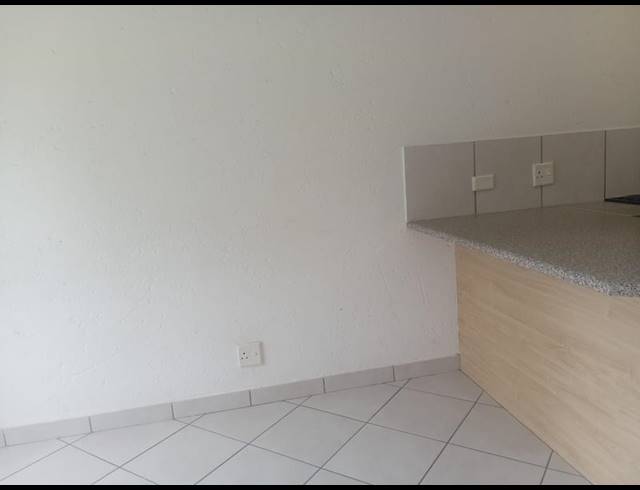 2 BEDROOM APARTMENT FOR SALE IN WATERVAL EAST
